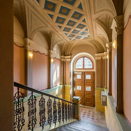 Appartement Empirent Wilson Praag